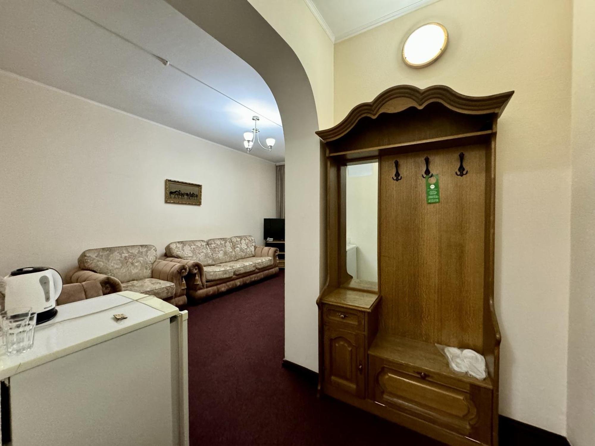 Hotel Zhambyl Taraz Exterior photo