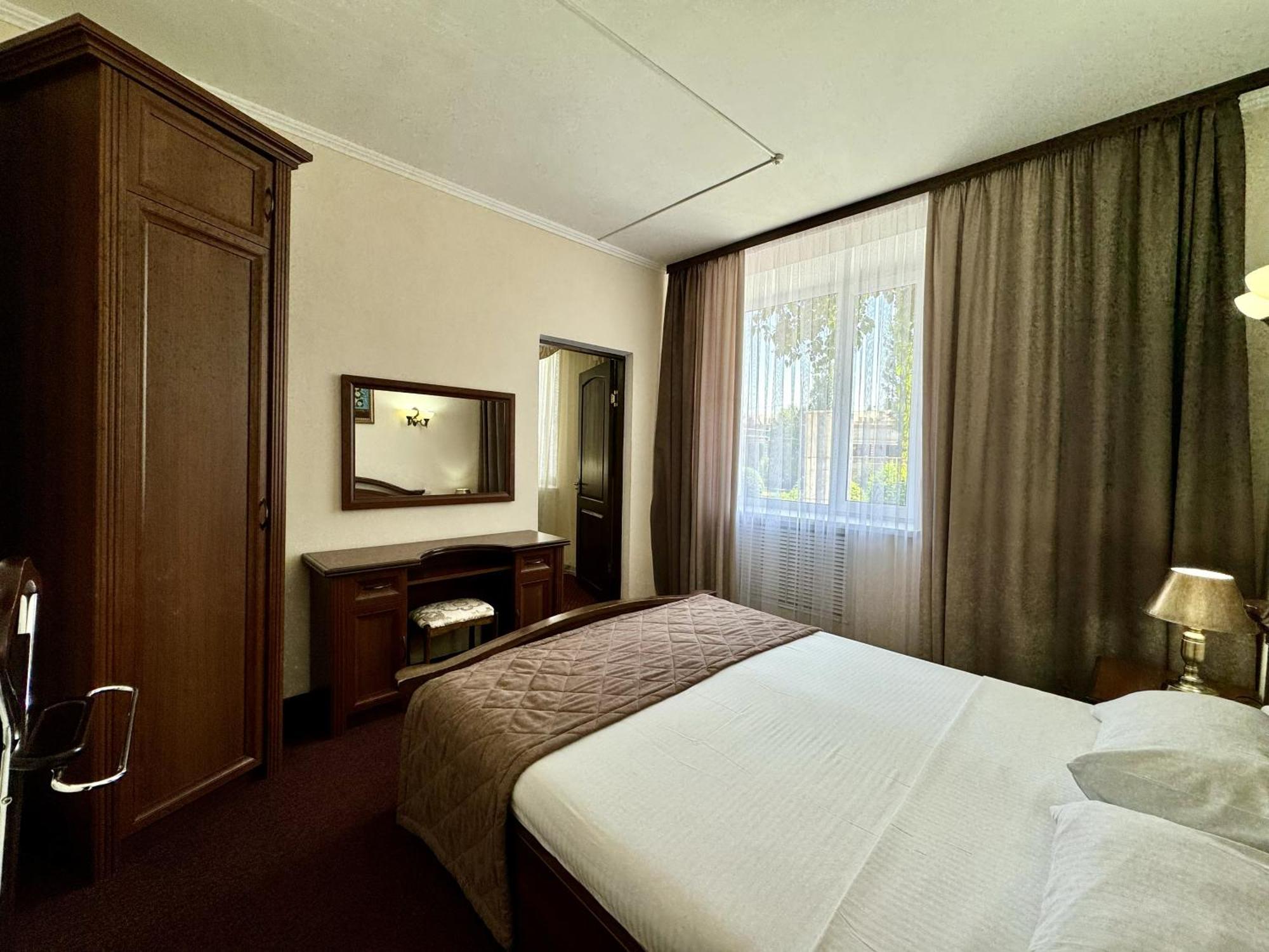 Hotel Zhambyl Taraz Exterior photo