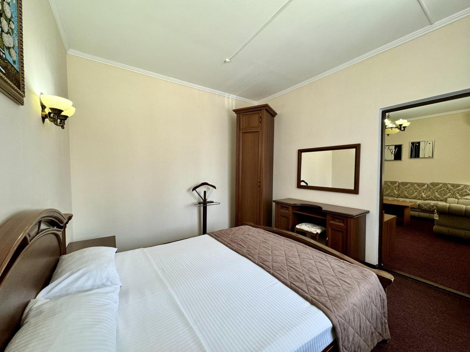 Hotel Zhambyl Taraz Exterior photo