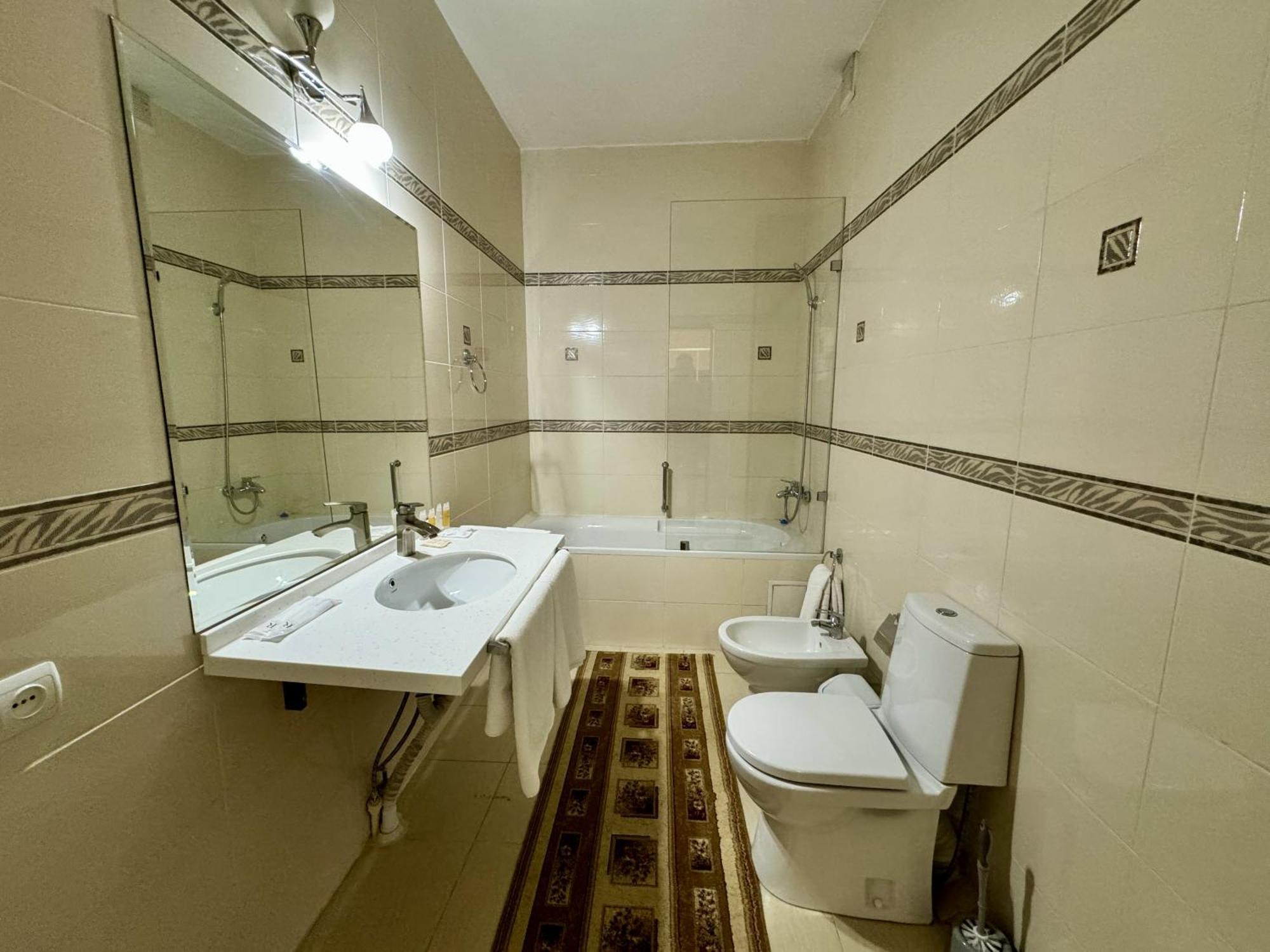 Hotel Zhambyl Taraz Exterior photo