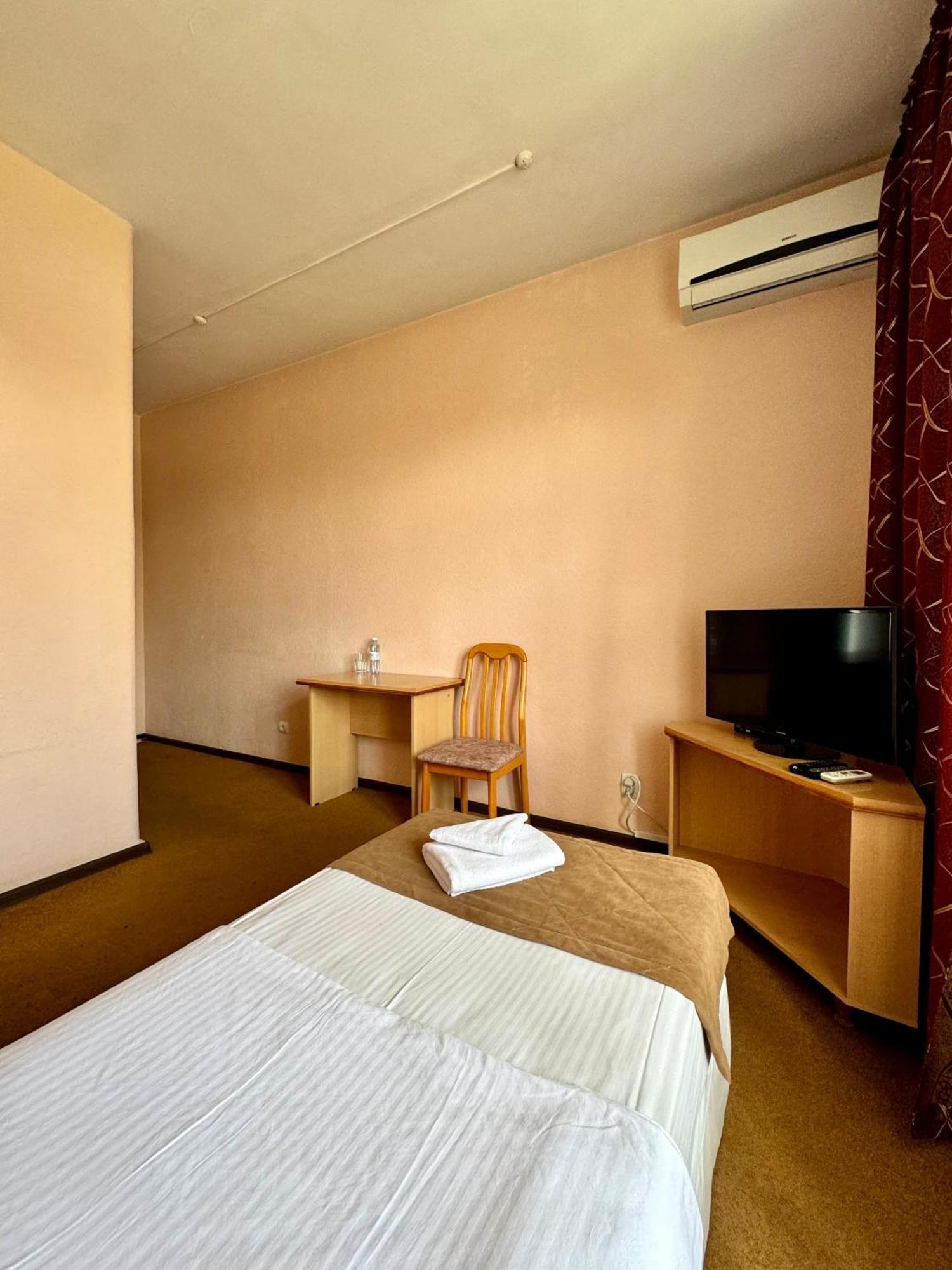 Hotel Zhambyl Taraz Exterior photo