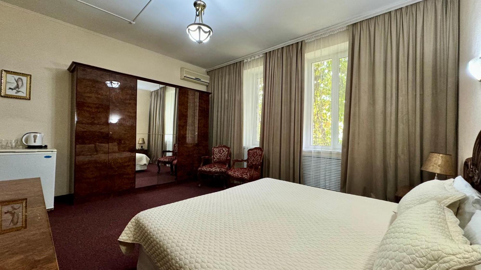 Hotel Zhambyl Taraz Exterior photo
