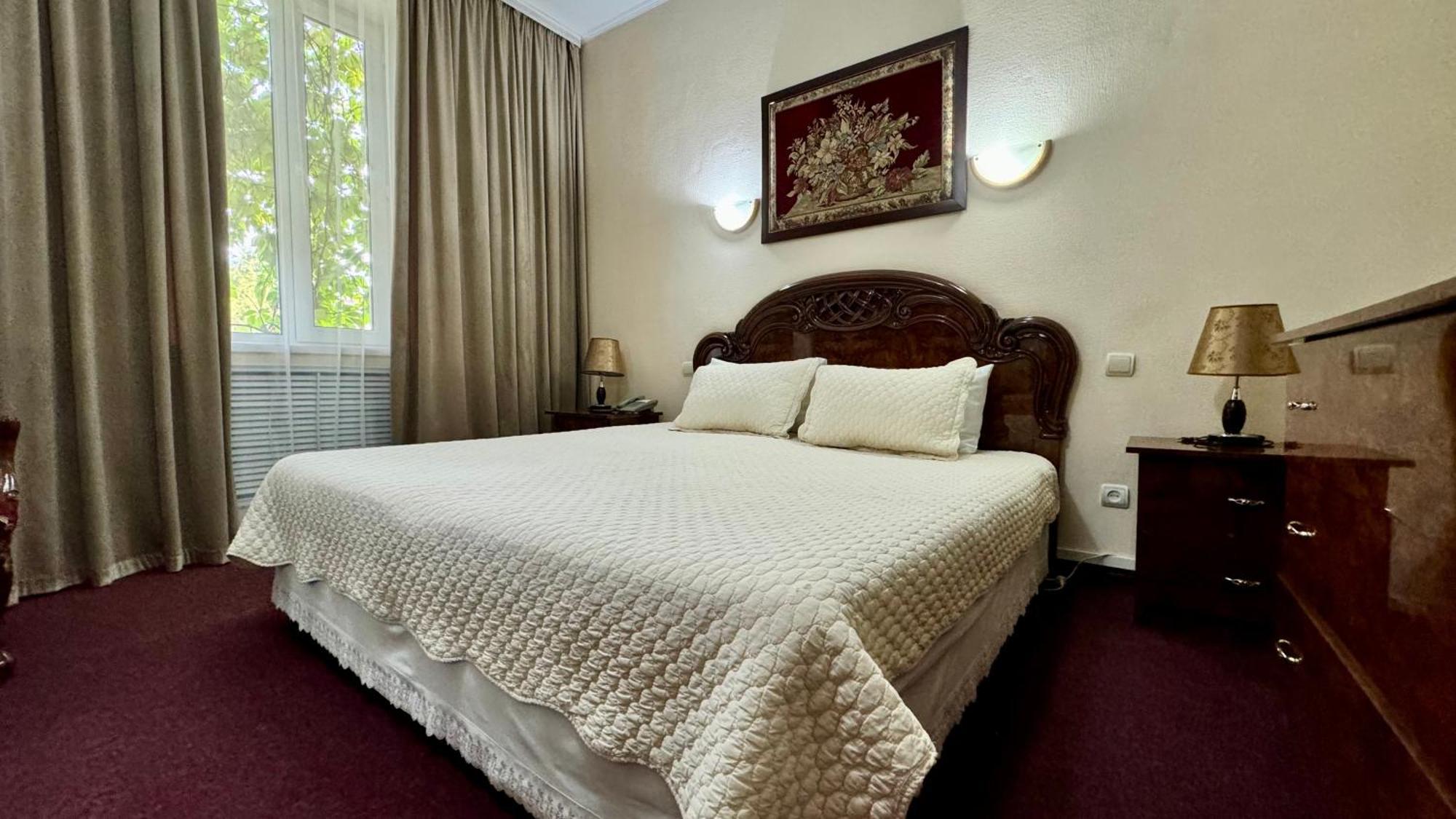 Hotel Zhambyl Taraz Exterior photo